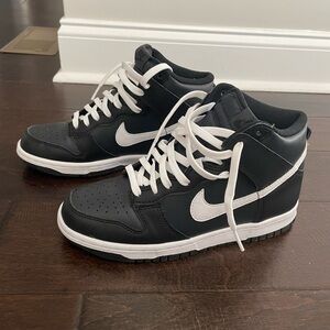 Nike Black and White Athletic Shoes